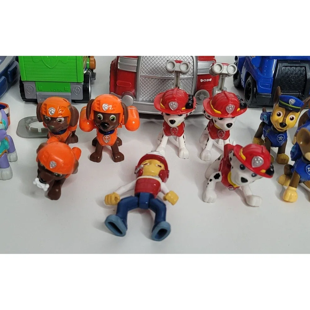 Huge Lot of 30 Paw Patrol Figures Vehicles Parts Chase Marshall Zuma Spin Master